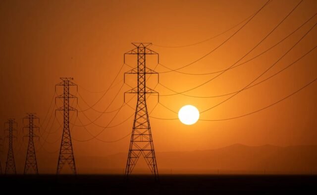 California aprueba histórica reforma energética Alivio en precios o regalo a petroleras