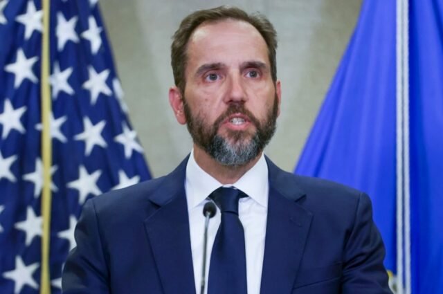 El FBI despide a agentes involucrados en la investigación de Jack Smith sobre Donald Trump