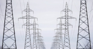 Reparación completada de la línea eléctrica que abastece a una comunidad remota del norte de Manitoba Reparación completada de la línea eléctrica que abastece a una comunidad remota del norte de Manitoba